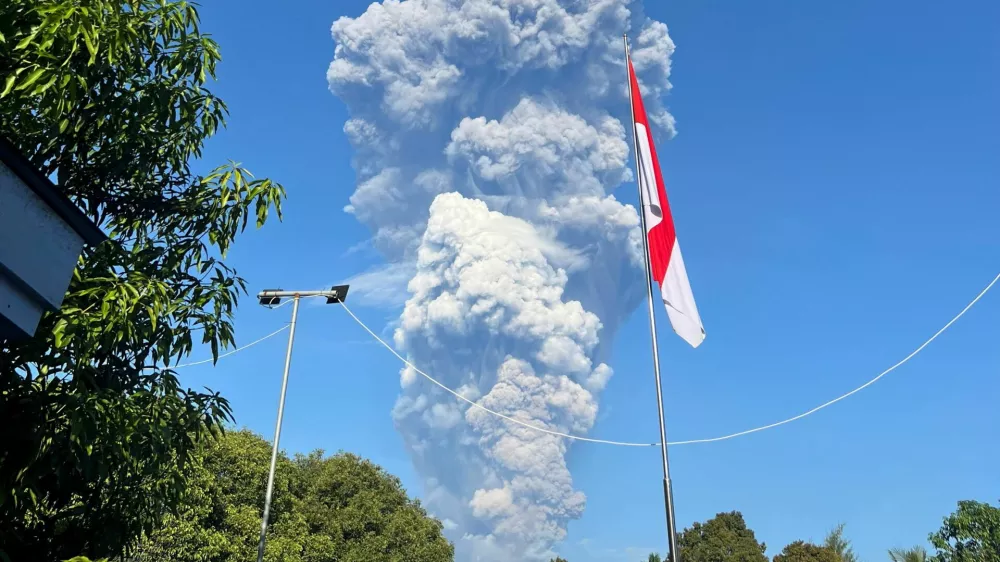 Smoke after the eruption of Mount Dukono in North Halmahera Regency, North Maluku, Indonesia, May 8, 2026, in this picture obtained from social media. Jhon Frengki Manipa/via REUTERS THIS IMAGE HAS BEEN SUPPLIED BY A THIRD PARTY. MANDATORY CREDIT. NO RESALES. NO ARCHIVES. Verification Lines: - Buildings, flagpole, floor and basketball stand matched file and satellite images. - Date verified by original file metadata.