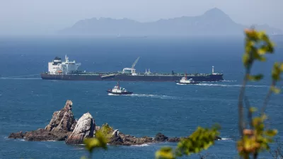 Tugboats guide the crude oil tanker Odessa, carrying UAE crude after passing through the Strait of Hormuz with its Automatic Identification System transponder turned off, navigates the waters at Daesan port, where it is expected to discharge crude oil, in Seosan, South Korea, May 8, 2026. REUTERS/Kim Soo-hyeon   TPX IMAGES OF THE DAY