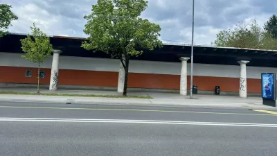 Nova barva, stari problemi: Plečnikov stadion razpada, zidovi pa v novi podobi