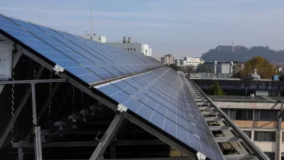 - solarni moduli - obnovljivi viri energije, energija sonca- 09.10.2020 &ndash; Fakulteta za elektrotehniko Univerze v Ljubljani - sončne celice za samooskrbo z električno energijo - sončna elektrarna - samooskrba - samostojni solarni sistem proizvaja elektriko //FOTO: Bojan Velikonja