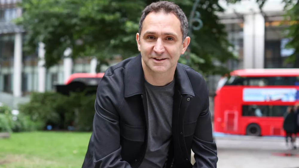 Jonathan Stroud pisatelj Fotografija: Ian Scott / Foto: Ian Scott