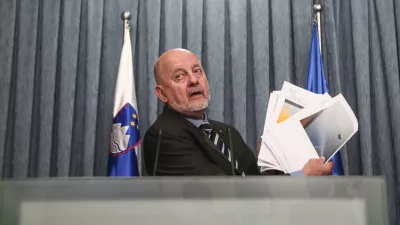 predsednik SNS Zmago Jelinčič Plemeniti - 04.07.2018 - novinarska konferenca predsednika SNS Zmaga Jelinčiča na temo slovensko-hrva&scaron;ke meje in njegove izključitve iz Sveta Evrope; //FOTO: Luka Cjuha.