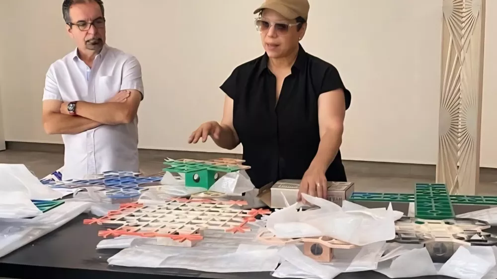 Edra Soto že vrsto let raziskuje vsakdanje predmete, arhitekturo in vizualno identiteto Portorika
