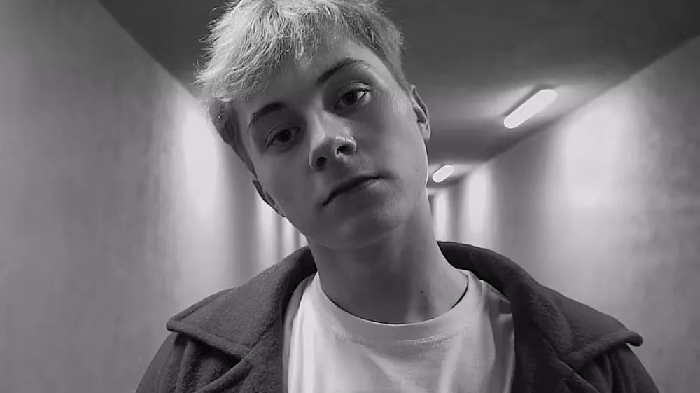Poljskega youtuberja Nikodema Czyżewskega, znanega kot Lil Narcyz, so pri komaj 23 letih starosti v stanovanju v Zagrebu na&scaron;li mrtvega. F TikTok