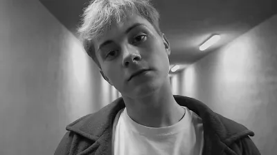 Poljskega youtuberja Nikodema Czyżewskega, znanega kot Lil Narcyz, so pri komaj 23 letih starosti v stanovanju v Zagrebu na&scaron;li mrtvega. F TikTok