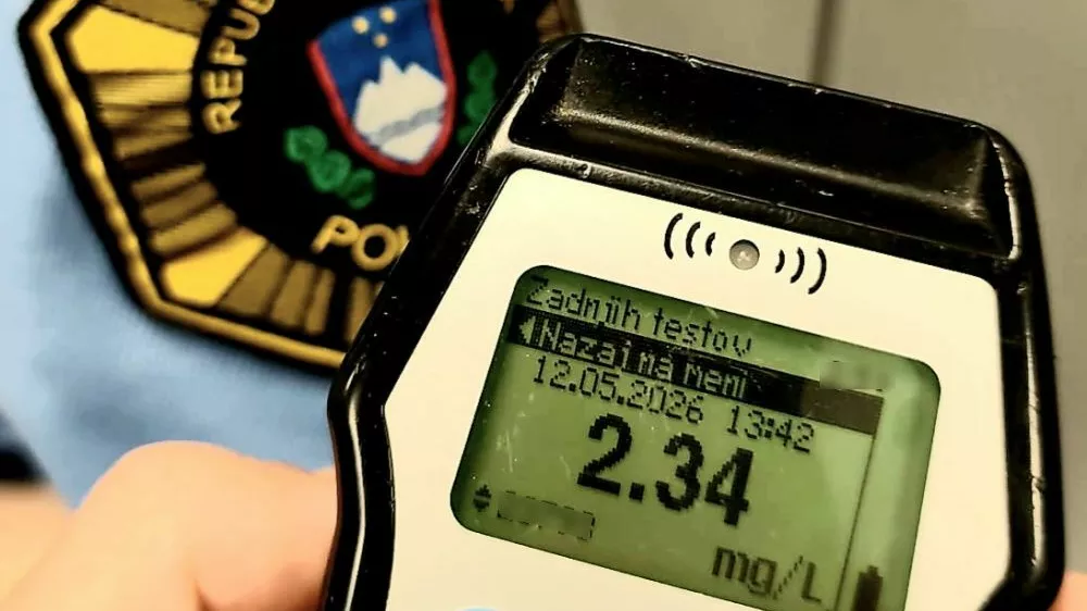 Mo&scaron;ki je brez izpita avto vozil pod močnim vplivom alkohola, namerili so mu 5 promil. 