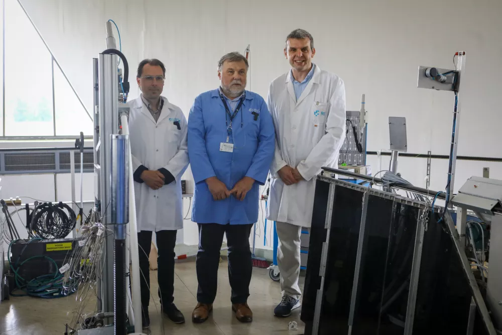  vodja reaktorja Triga Luka Snoj direktor IJS Leon Cizelj, vodja Reaktorskega infrastrukturnega centra Anže Jazbec14.5.2026 - jedrski reaktor - novinarski zajtrk IJS ob 60-letnici raziskovalnega reaktorja Triga IJS, na katerem bodo o reaktorju ter njegovi vlogi pri razvoju jedrske strokeFoto Luka Cjuha / Foto: Luka Cjuha