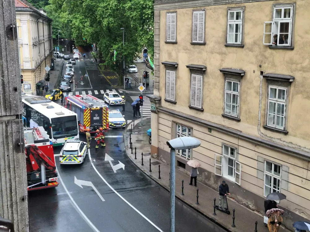 Nesreča na Kopitarjevi, avtobus LPP povozil dekle do smrti