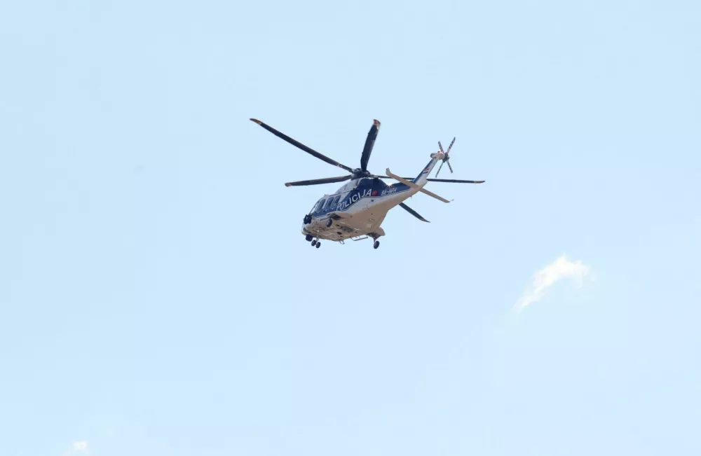 50-letnega mo&scaron;kega, ki naj bi umoril 19-letnega dostavljavca pice, i&scaron;čejo tudi s helikopterjem in droni. 