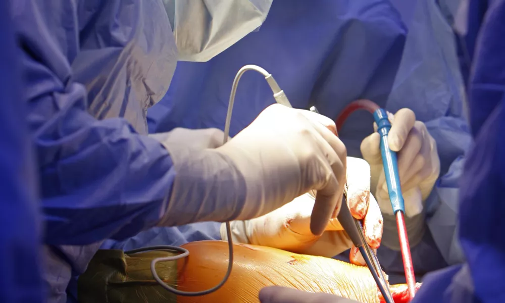 mag. Marko Bitenc, dr.med., specialist kirurg - zasebni zdravnik, ki se ukvarja s kirurgijo &scaron;čitnice, pljuč, požiralnika in kirur&scaron;ko zdravi refluksno bolezen požiralnika (GERB). - koncesionar iz Kirurgije Bitenc - operira v bolni&scaron;nici Golnik - KOPA,//FOTO: Tomaž SkaleOPOMBA: ZA OBJAVO V PRILOGI &ndash; DNEVNIKOV OBJEKTIV - INTERVJU 2014