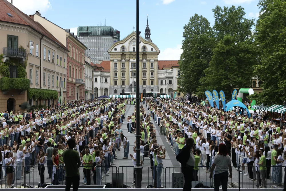 21.5.2026 - Dijaki zaključnih letnikov srednjih &scaron;ol bodo točno opoldne v več krajih v Sloveniji zaplesali maturantsko četvorko. ČetvorkaFoto: Luka Cjuha