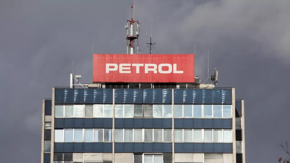 - 05.11.2019 - - Poslovna stavba družbe PETROL, d.d.- slovenska energetska družba, Dunajska cesta 50 v Ljubljani//FOTO: Jaka Gasar