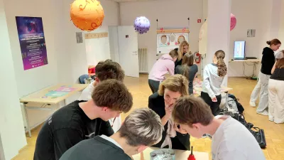 Interaktivno, iskreno in brez stigme sta Tanja Rudolf Čenčič in Simona Kepic mlade usmerjali v pogovor o spolnem zdravju. Foto: Vesna Levičnik