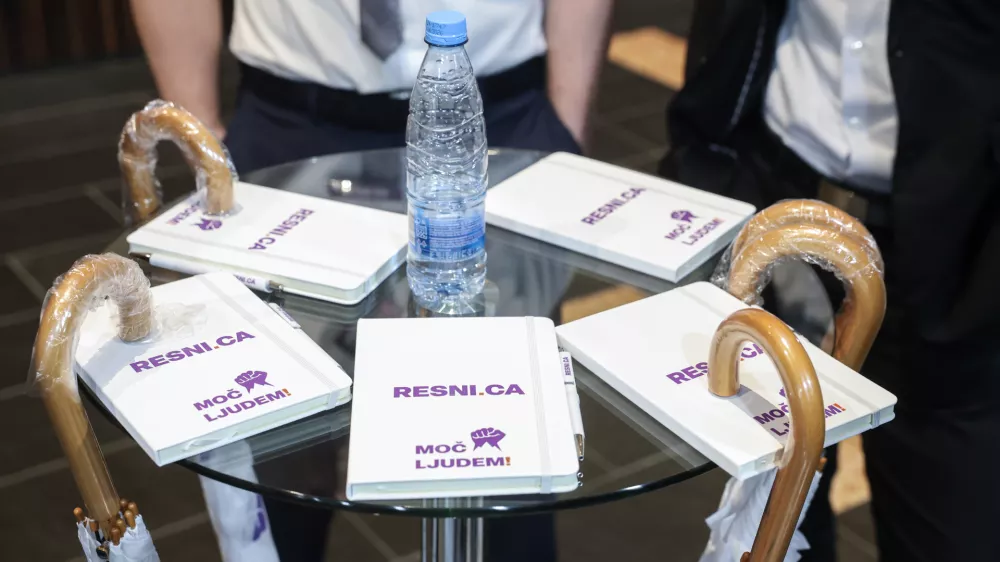 - 17.01.2026 - stranka Resni.ca je pred parlamentarnimi volitvami na dogodku Resnica za Slovenijo v ljubljanskem hotelu Mons predstavila ekipo in vizijo za prihodnost//FOTO: Jaka Gasar