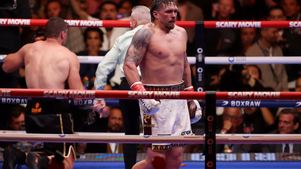 Boxing - Oleksandr Usyk v Rico Verhoeven - WBC Heavyweight Title - Giza, Egypt - May 24, 2026 Oleksandr Usyk reacts as the referee counts out Rico Verhoeven after being knock down REUTERS/Amr Abdallah Dalsh