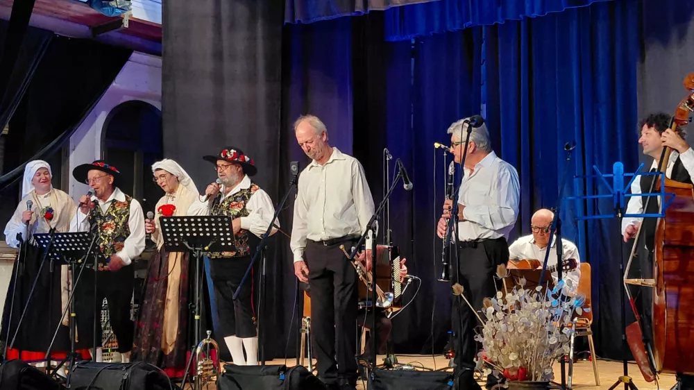 Ansambel Ano ur'co al' pej dvej. Foto: Vesna Levičnik