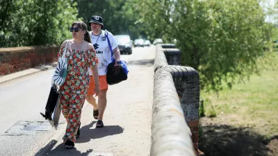 Sunbathers arrive with supplies near the River Great Ouse as temperatures climb over the bank holiday weekend during a heatwave, in Great Barford, Bedfordshire, Britain, May 24, 2026. REUTERS/Toby Shepheard