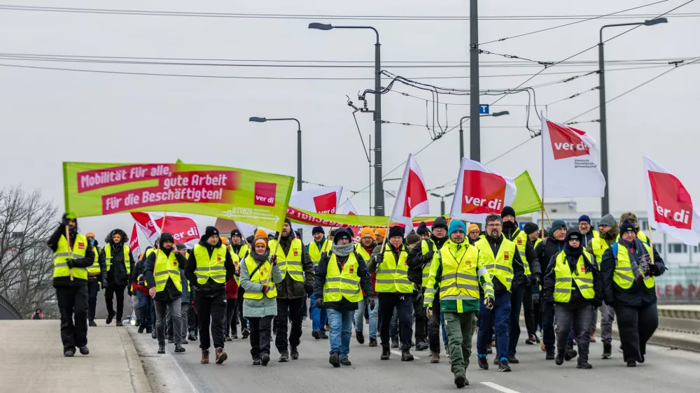 02 February 2026, Brandenburg, Cottbus: Employees of regional transport companies in southern Brandenburg walk along their demonstration route. The trade union Verdi has called for warning strikes at municipal transport companies in almost all federal states on Monday as part of parallel wage negotiations. Photo: Frank Hammerschmidt/dpa