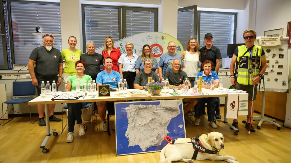 Ljubljana, Planinska zveza Slovenije.novinarska konferenca odbora inPlaninec, na kateri so predstavili zgodbo 28 inPlanink in inPlanincev ter psicke vodicke, ki so skupaj prehodili 319 kilometrov portugalskega Camina.
