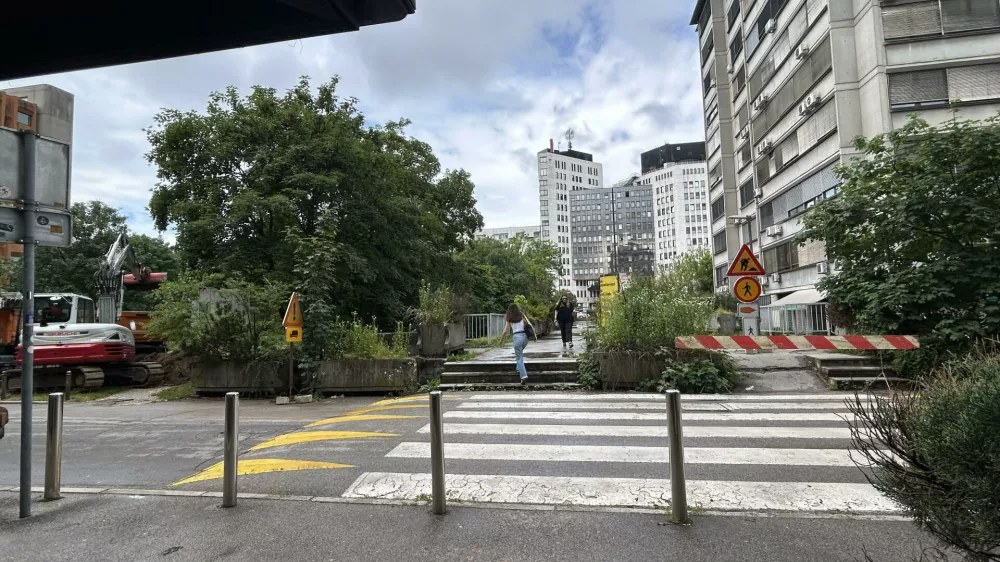 Prenovo so že začeli na območju nadhoda. Foto: &Scaron;pela Ferlin