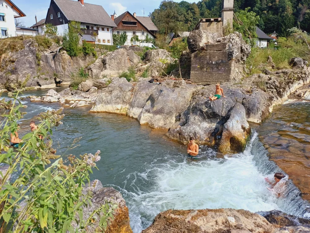 Slaba novica: Na priljubljenem kopali&scaron;ču so opozorilne table, kopanje odsvetujejo