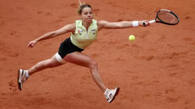 Tennis - French Open - Roland Garros, Paris, France - June 3, 2026 Poland's Maja Chwalinska in action during her quarter final match against Russia's Anna Kalinskaya REUTERS/Guglielmo Mangiapane   TPX IMAGES OF THE DAY