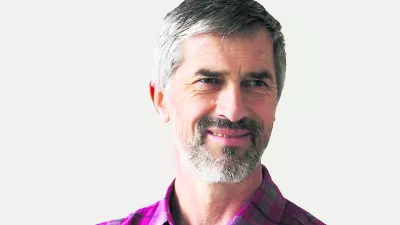 Andrej Velkavrh, meteorolog - vremenoslovec in dolgoletni televizijski napovedovalec vremena, prognostik v Uradu za meteorologijo pri ARSO - Agencija RS za okolje, kolumnist- Dnevnik 2016 - portreti za komentarje in kolumne - kolumnisti - novinarji//FOTO: Tomaž Skale------2 kol