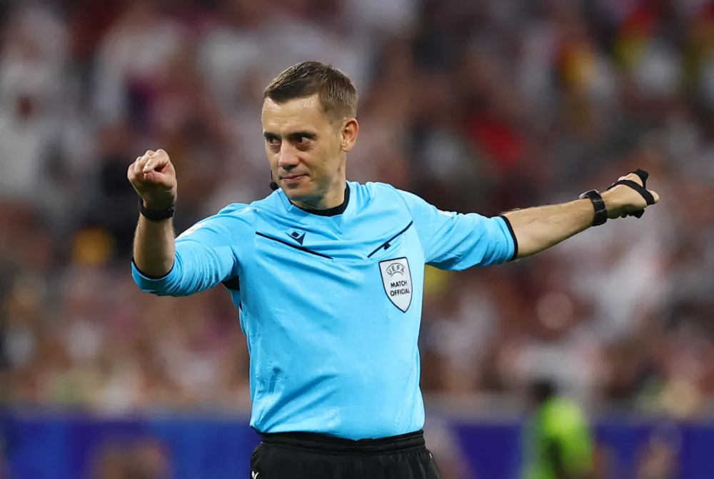 Soccer Football - Euro 2024 - Group A - Germany v Scotland - Munich Football Arena, Munich, Germany - June 14, 2024 Referee Clement Turpin REUTERS/Kai Pfaffenbach / Foto: Kai Pfaffenbach