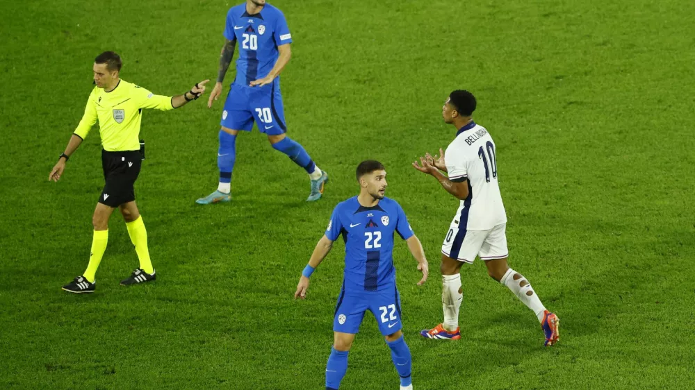 Soccer Football - Euro 2024 - Group C - England v Slovenia - Cologne Stadium, Cologne, Germany - June 25, 2024 England's Jude Bellingham reacts towards referee Clement Turpin REUTERS/Thilo Schmuelgen / Foto: Thilo Schmuelgen