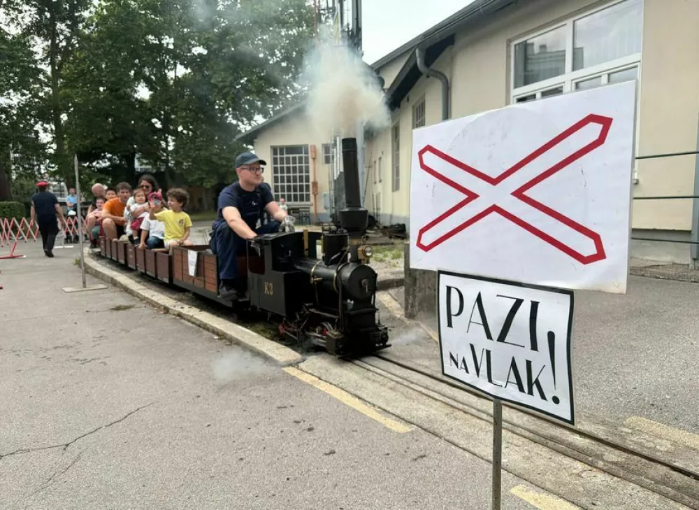 Najmlaj&scaron;e je navdu&scaron;ila vožnja z vlakom po vrtni železnici.