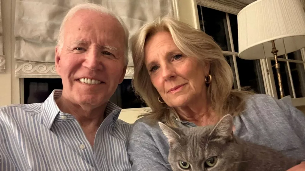 Former U.S. President Joe Biden and former First Lady Jill Biden pose for a selfie photo, in this handout social media picture released May 19, 2025. Joe Biden via X/Handout via REUTERS  THIS IMAGE HAS BEEN SUPPLIED BY A THIRD PARTY   TPX IMAGES OF THE DAY