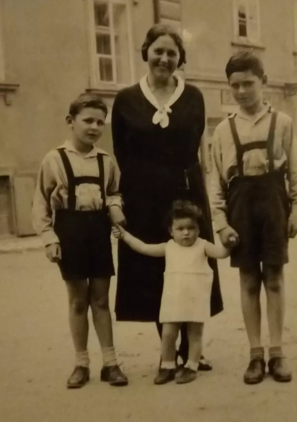 &raquo;Ana Mayer Kansky, moja babica, je zame simbol ženske emancipacije,&laquo; pravi njena vnukinja Barbara Bulatović. / Foto: V