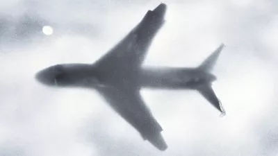 drawing of a plane with spray paint on black paper background / Foto: Curtoicurto Getty Images