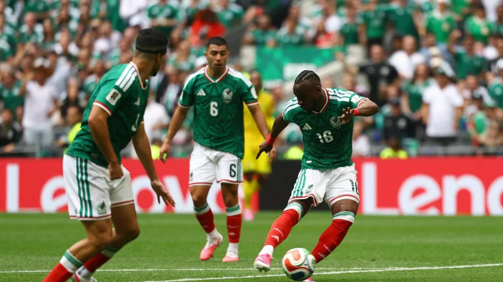 Soccer Football - FIFA World Cup 2026 - Group A - Mexico v South Africa - Estadio Azteca, Mexico City, Mexico - June 11, 2026 Mexico's Julian Quinones scores their first goal REUTERS/Kai Pfaffenbach