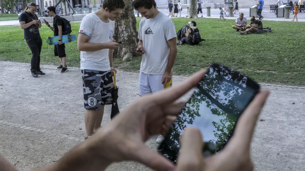 - 13.07.2016 - igranje Pokemona  //FOTO: Jaka Gasar