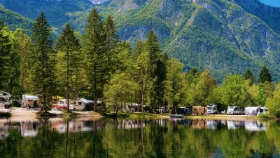 Konec poceni in spontanega kampiranja? V slovenskih Alpah cene letijo v nebo