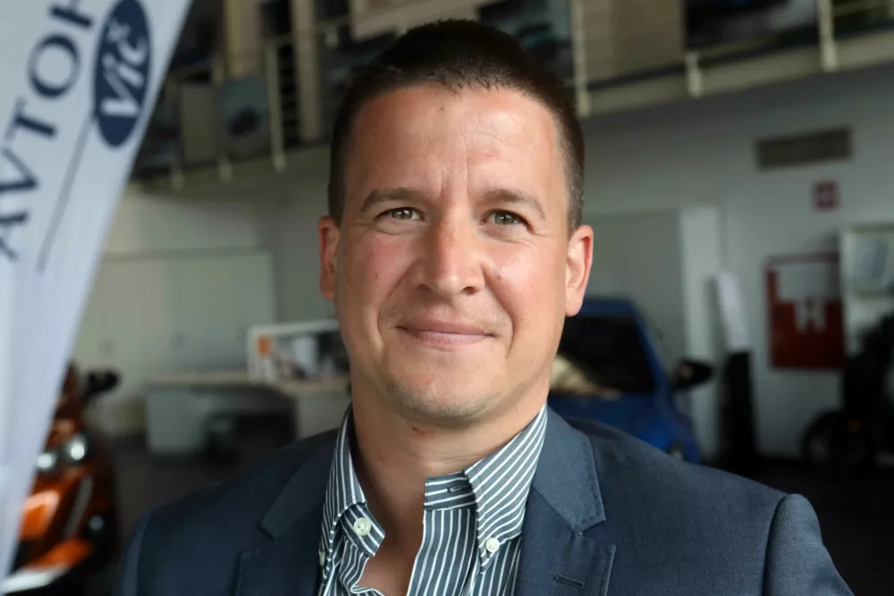 Tomislav Poljak, agent Kaje Juvan in direktor teni&scaron;kega turnirja v Umagu - 28.03.2022 - podpis sponzorske pogodbe med teni&scaron;ko igralko Kajo Juvan in poobla&scaron;čenim prodajalcem vozil Peugeot, Regio Group in Avtohi&scaron;o Vič //FOTO: Tomaž Skale / Foto: Tomaž Skale