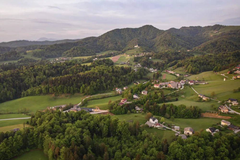 Vas Žlebe s cerkvijo sv. Marjete / Foto: Martin Jezer&scaron;ek