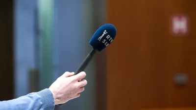 - simbolična fotografija - mediji - programski svet RTV, mikrofon - 03.03.2020 &ndash; Državni zbor -16. redna seja DZ &ndash; poslanci razpravljali in glasovali o kandidaturi predsednika SDS Janeza Jan&scaron;e za mandatarja 14. slovenske vlade //FOTO: Matjaž Ru&scaron;t / Foto: Matjaž Ru&scaron;t