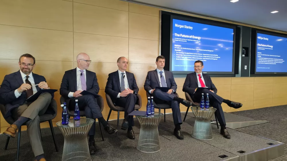ZDA, New York.Brifing na banki Morgan Stanley o umetni inteligenci in energiji.