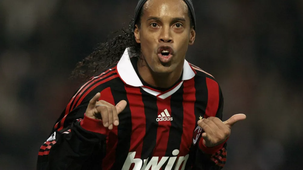 AC Milan's Ronaldinho celebrates after scoring against Real Madrid during their Champions League soccer match at the San Siro stadium in Milan November 3, 2009. REUTERS/Alessandro Garofalo (ITALY SPORT SOCCER)