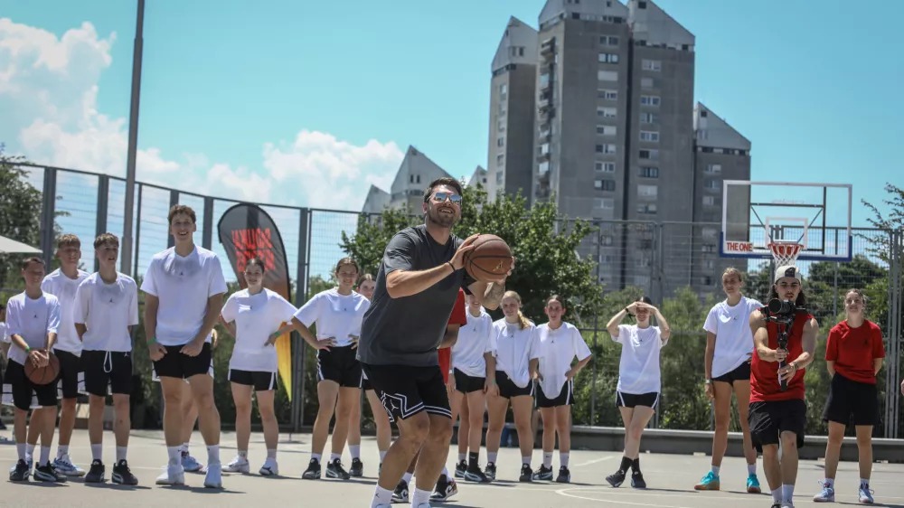 Luka Dončić20.6.2026 - ko&scaron;arkarski turnir the One z Luko Dončičem - ko&scaron;arka&scaron;ko igri&scaron;če pred dvorano StožiceFoto: Luka Cjuha