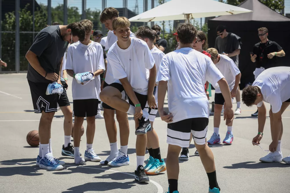 Luka Dončić20.6.2026 - ko&scaron;arkarski turnir the One z Luko Dončičem - ko&scaron;arka&scaron;ko igri&scaron;če pred dvorano StožiceFoto: Luka Cjuha