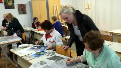 slikarka Du&scaron;a Jesih - - slikarska delavnica &ndash; likovni krožek -- 02.03.2023 - Dru&scaron;tvo Lipa Domžale - Univerza za tretje življenjsko obdobje; //FOTO: Tomaž Skale / Foto: Tomaž Skale