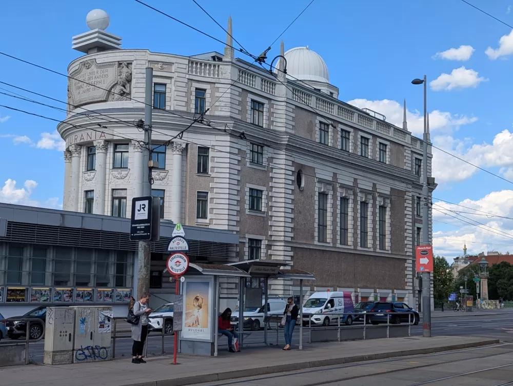 Urania, ki je ena najbolj znanih zgradb na Dunaju, je delo slovensko-italijanskega arhitekta Maksa Fabiania. / Foto: Damjan Franz Lu