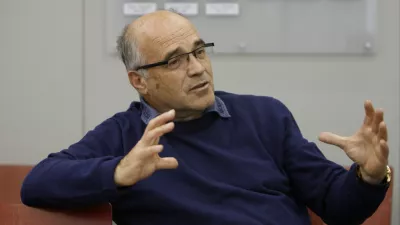 red. prof. dr. Bogomir Kovač, ekonomist - redni profesor na Ekonomski fakulteti v Ljubljani - predava temelje ekonomije, ekonomsko filozofijo, ekonomiko okolja in institucionalno ekonomijo - za časnike pi&scaron;e politično ekonomske komentarje //FOTO: Tomaž Skale OPOMBA: ZA OBJAVO V PRILOGI &ndash; DNEVNIKOV OBJEKTIV - INTERVJU 2013 / Foto: Tomaž Skale