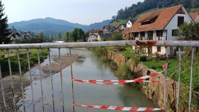 Polovica protipoplavnih ukrepov splavala po vodi