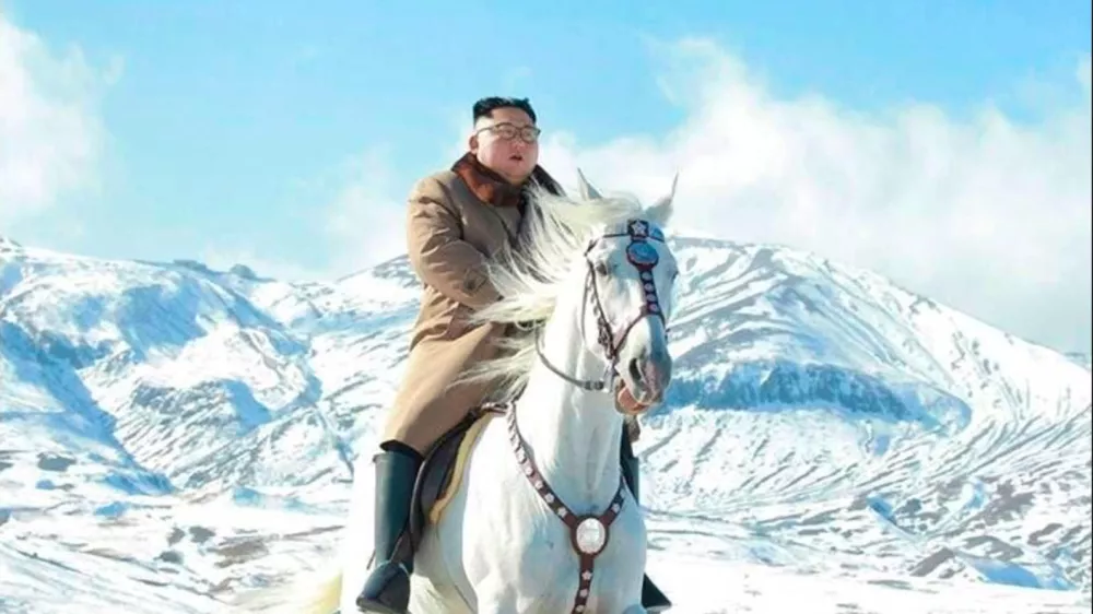 Okoli voditelja se je oblikoval mit, ki ga posku&scaron;ajo nekateri poru&scaron;iti. / Foto: Kcna