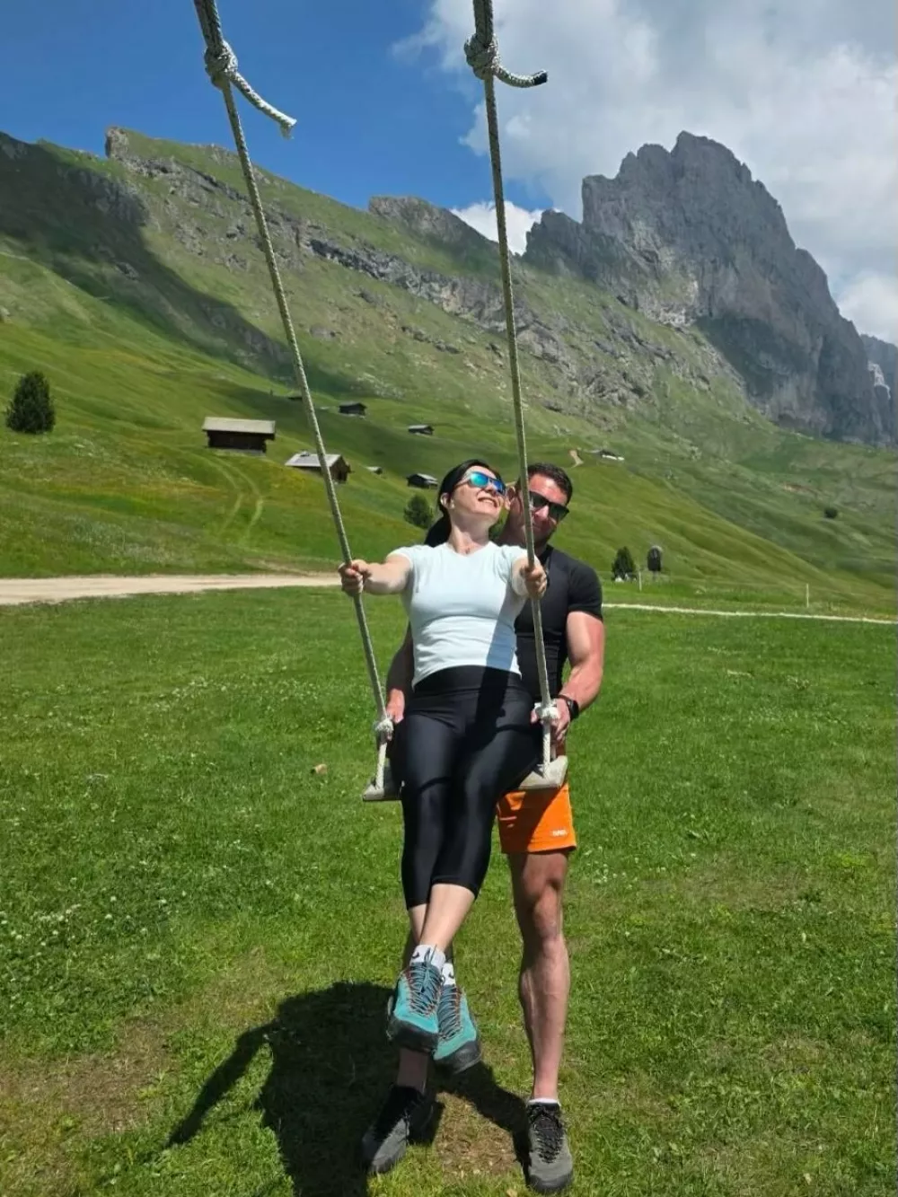 Zoran Stevanović (z ženo Vesno) si je po dolgem času privo&scaron;čil malo dopusta. V Dolomitih sta se takole norčavo poigrala. 