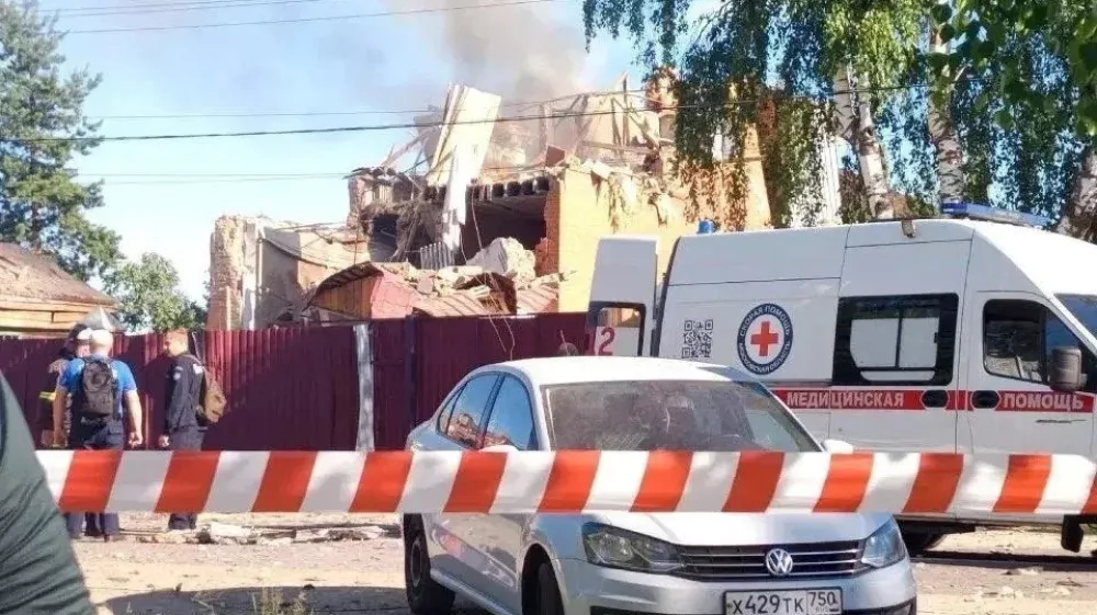 An ambulance stands near a damaged private house following a Ukrainian drone attack, according to regional authorities, in the course of the Russia-Ukraine conflict, in the town of Yegoryevsk, Moscow region, Russia, in this handout image released on June 30, 2026. Governor of Moscow region Andrei Vorobyov/Handout via REUTERS ATTENTION EDITORS - THIS IMAGE WAS PROVIDED BY A THIRD PARTY. NO RESALES. NO ARCHIVES. MANDATORY CREDIT.